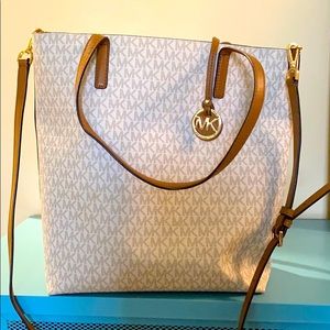 Michael Kors Jet Set Tote Bag